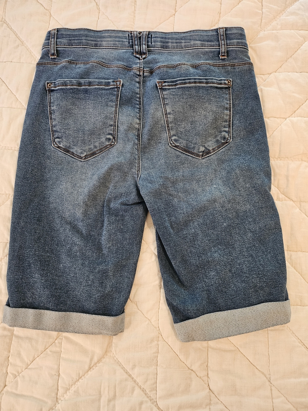 Curve Appeal - High Rise Skinny Bermuda Shorts w/ Comfort Waistband- Size 8/29 - Picture 2 of 7